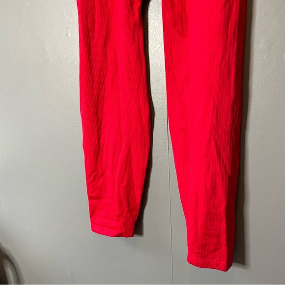 Victoria’s Secret PINK red compression leggings 21” size medium - Picture 8 of 11